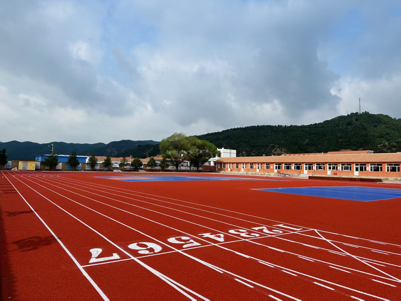 开封市自结纹塑胶跑道混合型塑胶跑道 - 价格